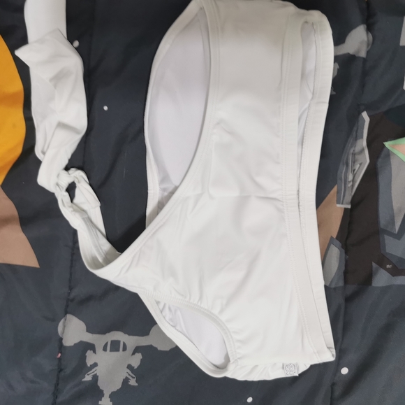 Bikini top 2/25$ - Picture 2 of 3